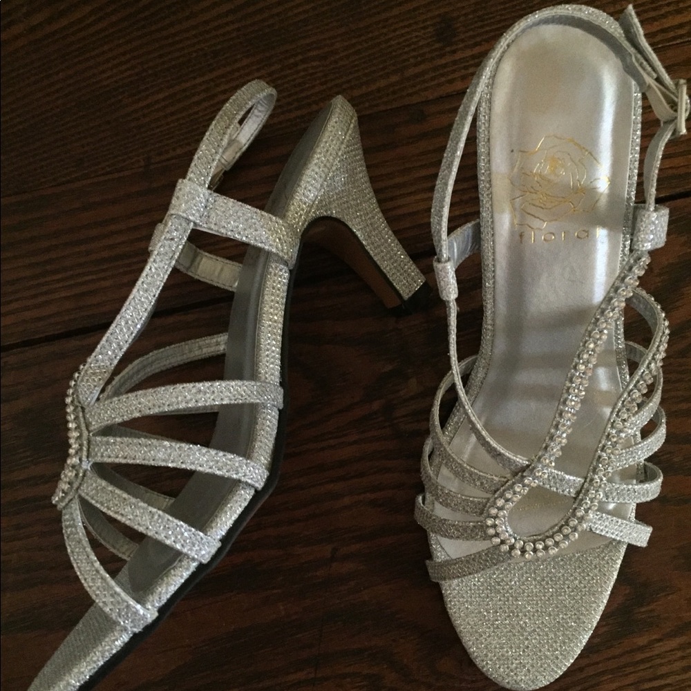 NWOT Extra Wide Silver Slingback Heels